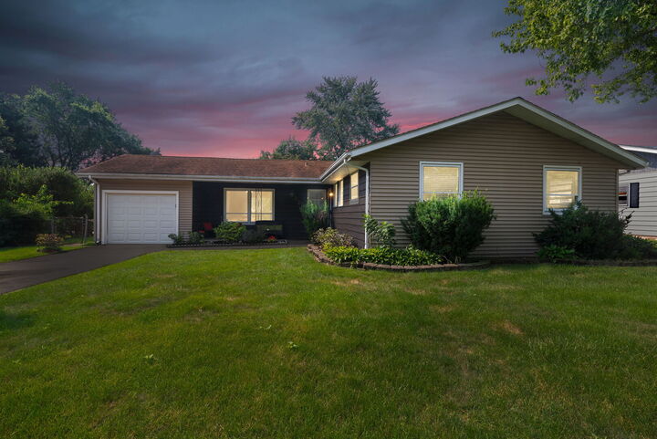Property Photo:  532 Apache Lane  IL 60188