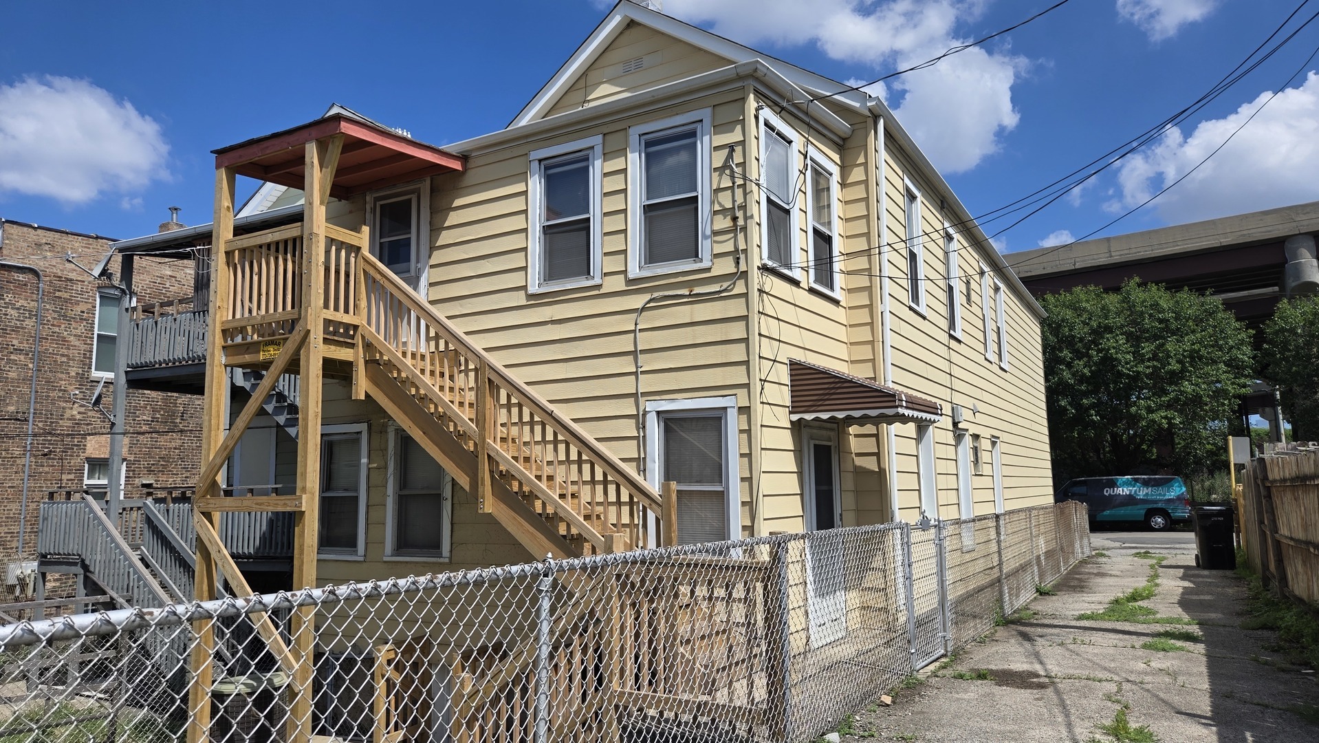 Property Photo: 511 W 25th Place IL 60616