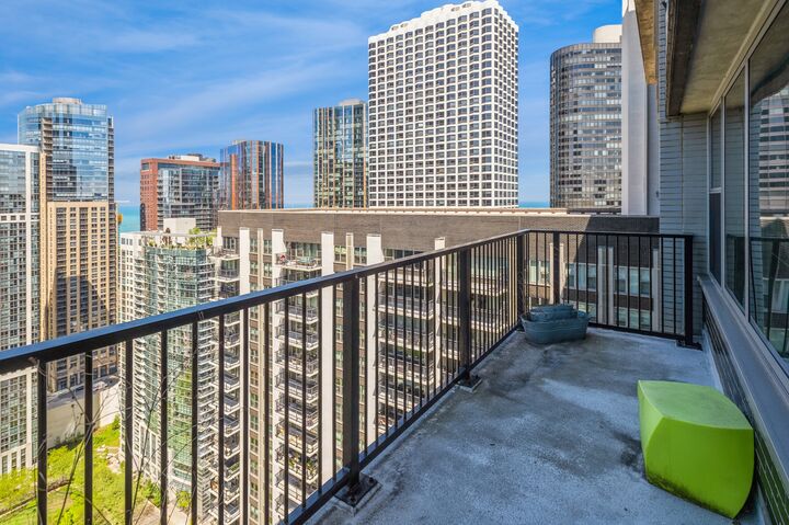 Property Photo:  400 E Randolph Street 3918  IL 60601 