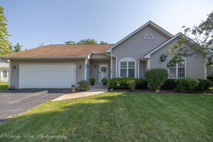 Property Photo:  300 Hankes Road  IL 60554 