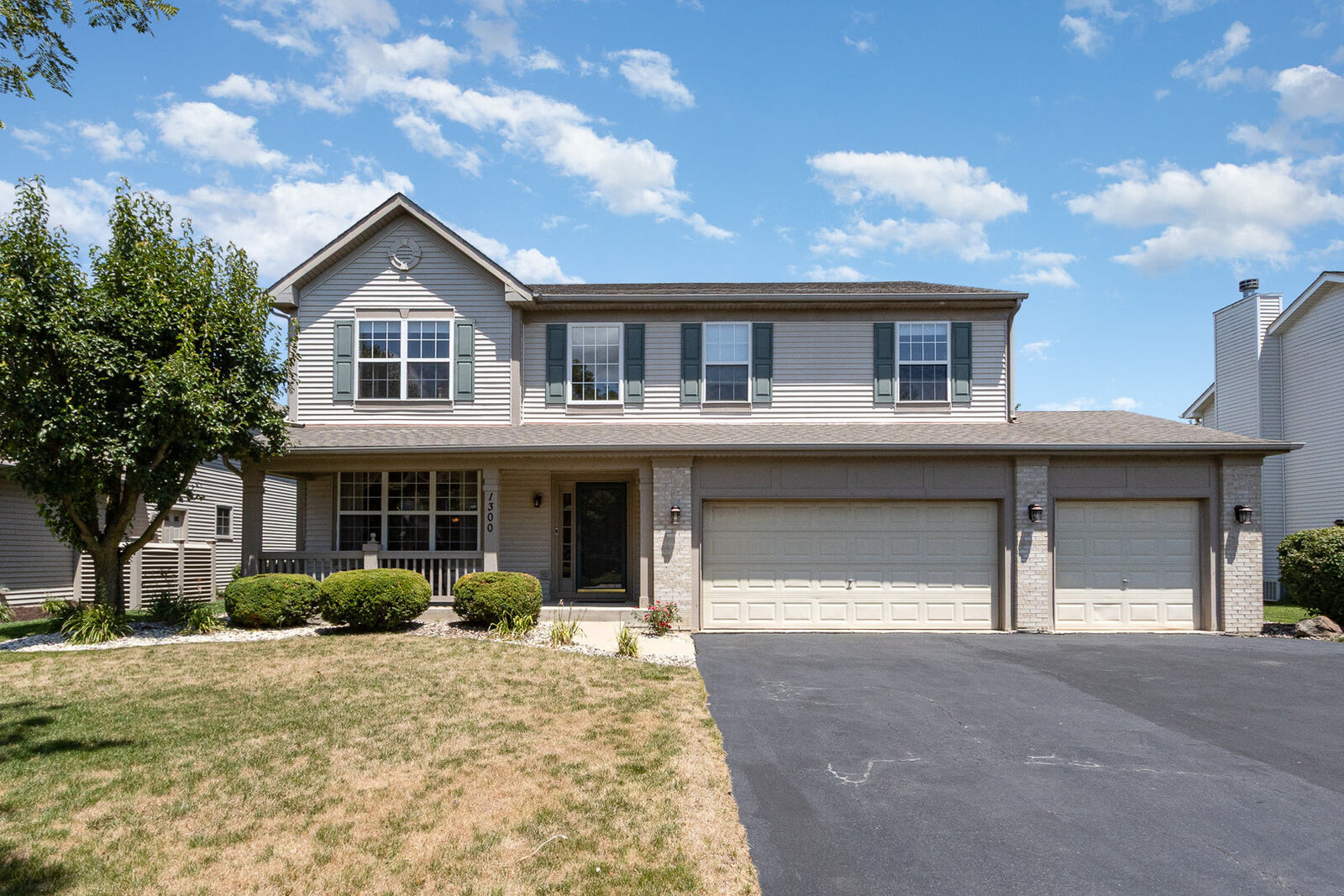 Property Photo:  1300 Callaway Drive N  IL 60404 
