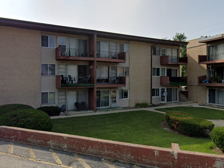 605 N Wolf Road C12  Hillside IL 60162 photo