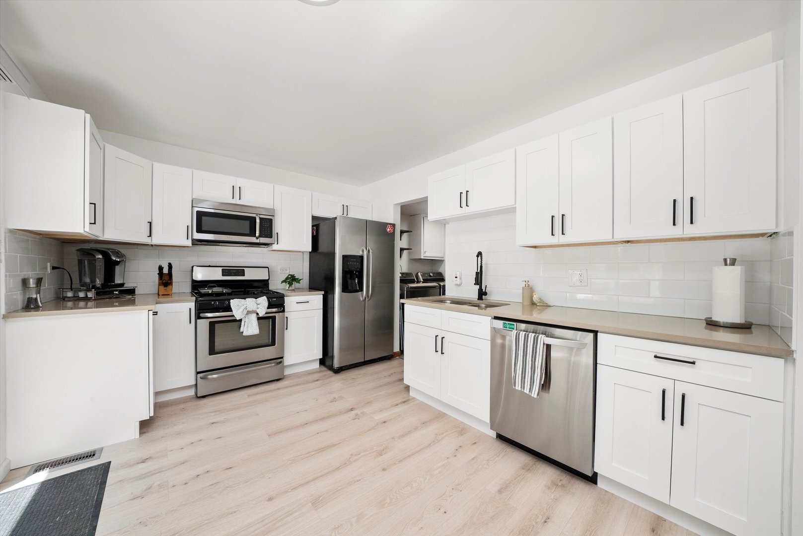 Property Photo: 7 Woodsorrel Place IL 60517
