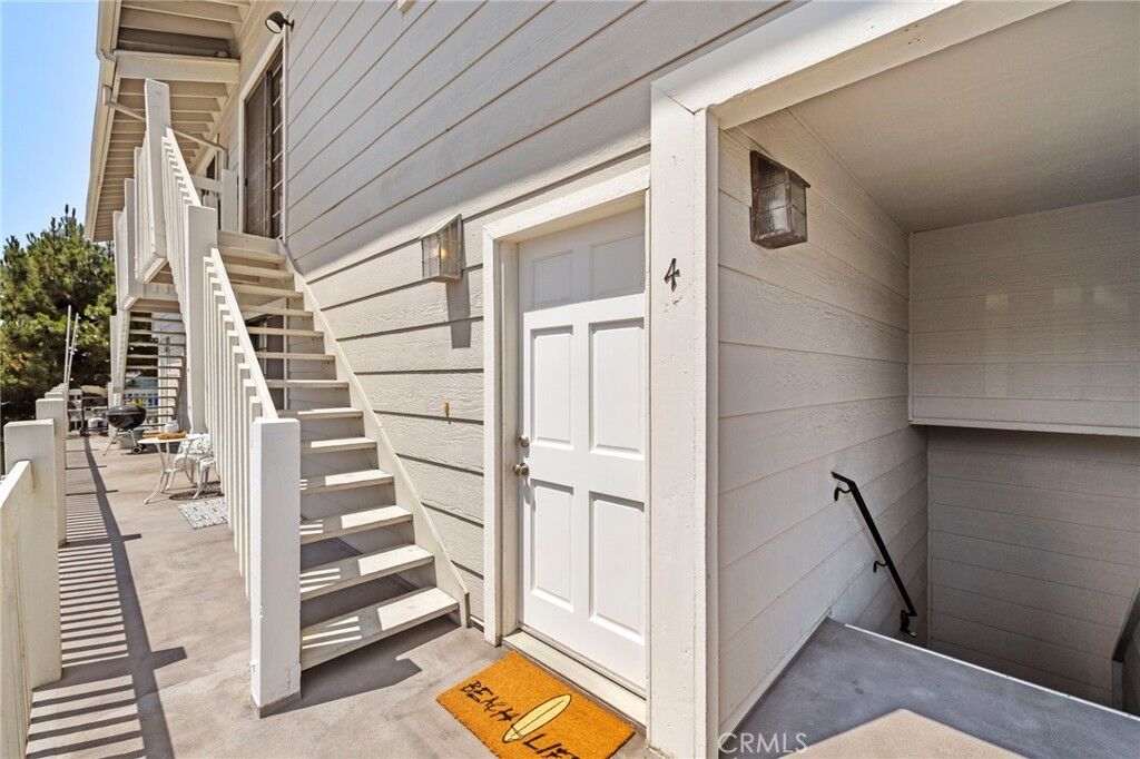 Property Photo:  1421 Superior Avenue 4  CA 92663 