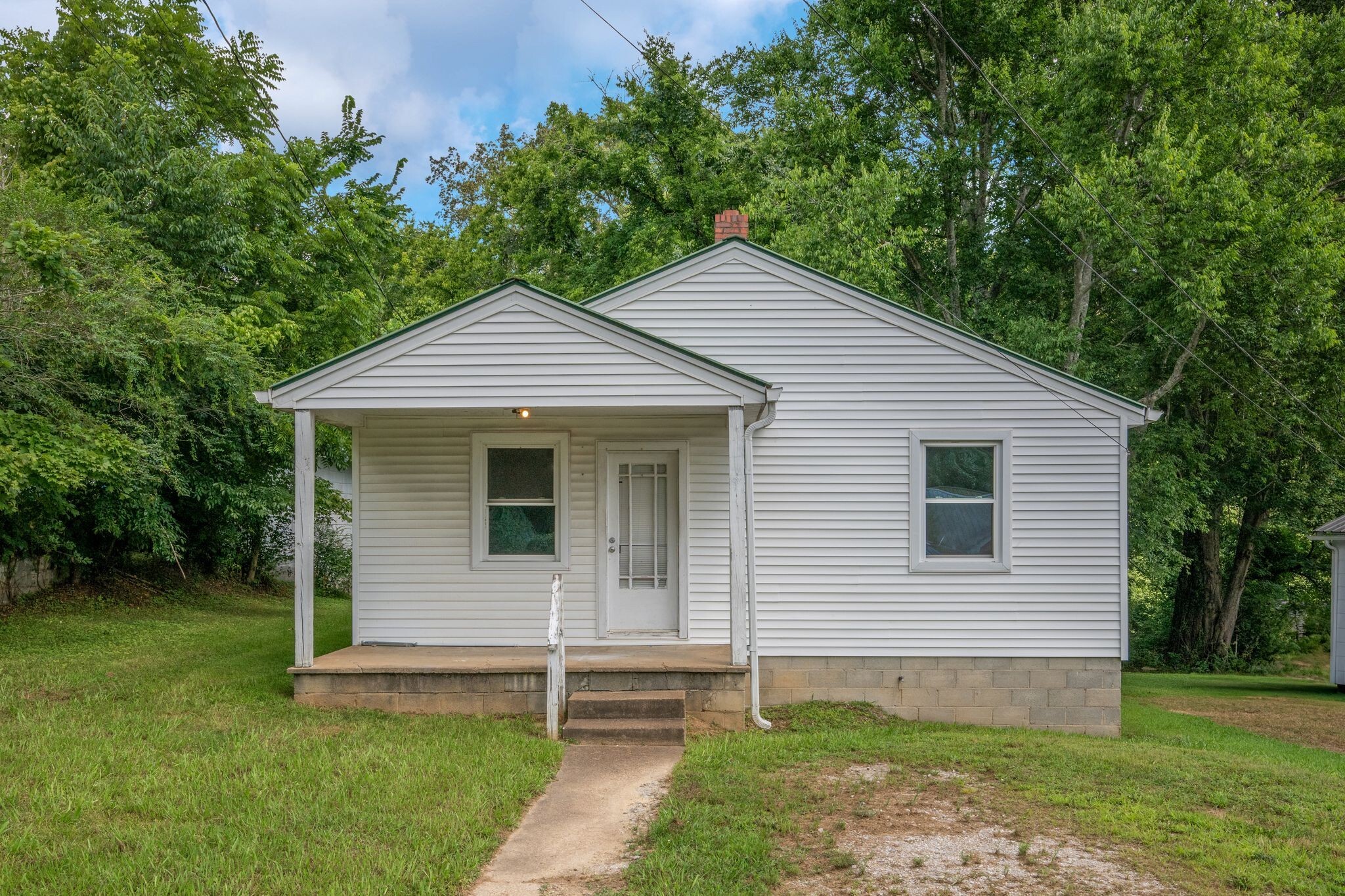 Property Photo:  109 Riverside Dr  TN 37033 