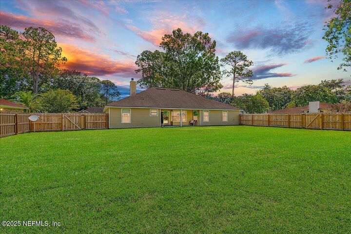 Property Photo:  1808 Grassington Way N  FL 32223 