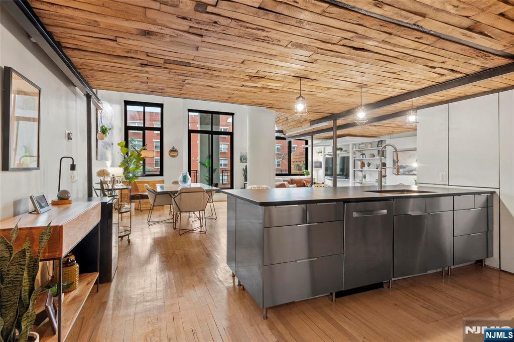 Property Photo:  205 10th Street 3G  NJ 07302 