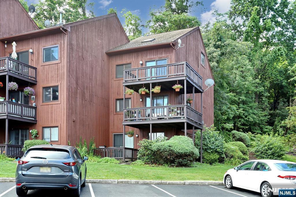 Property Photo:  6 Brandywine Court 8  NJ 07462 