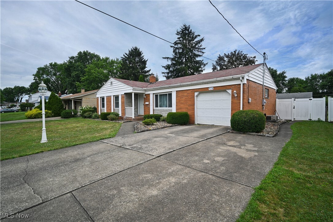 Property Photo:  928 Edenridge Drive  OH 44512 