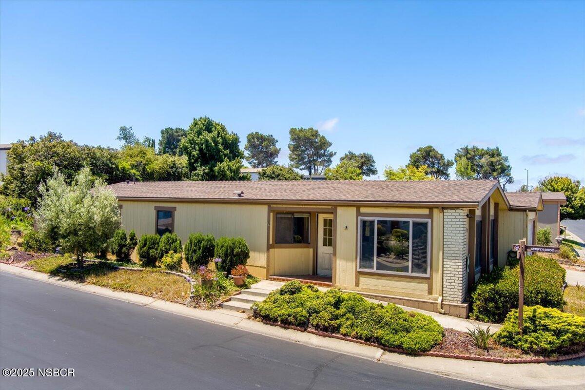 Property Photo: 1120 Devonshire Place CA 93455