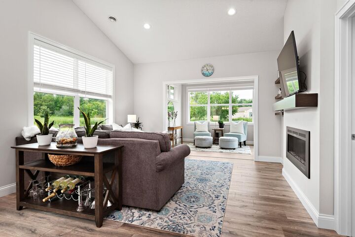 Property Photo:  464 Laura Lane SE  MN 55376 