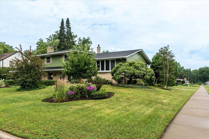 Property Photo:  269 Bernard Street W  MN 55118 