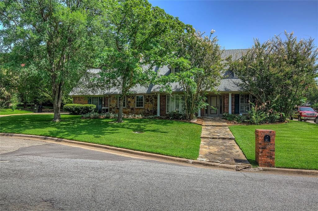 Property Photo:  18 Mullaney Road  TX 75402 