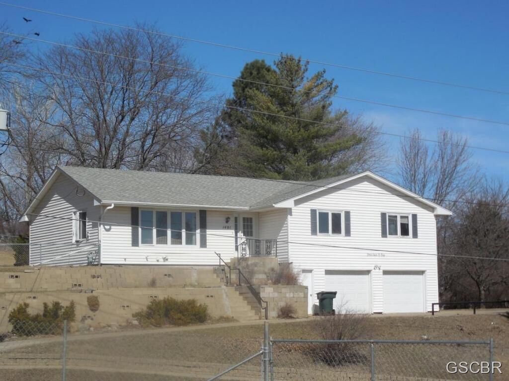 Property Photo: 1401 Indian Hills Drive IA 51104