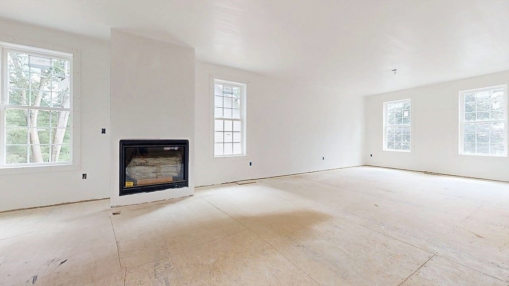Property Photo:  4 Barrows Rd  MA 01609 