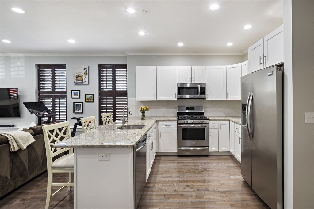 Property Photo:  46 W Eagle St 1  MA 02128 