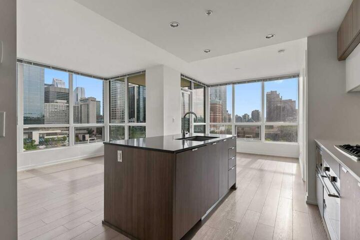 128 2 Street SW 806  Calgary AB T2P 4V9 photo