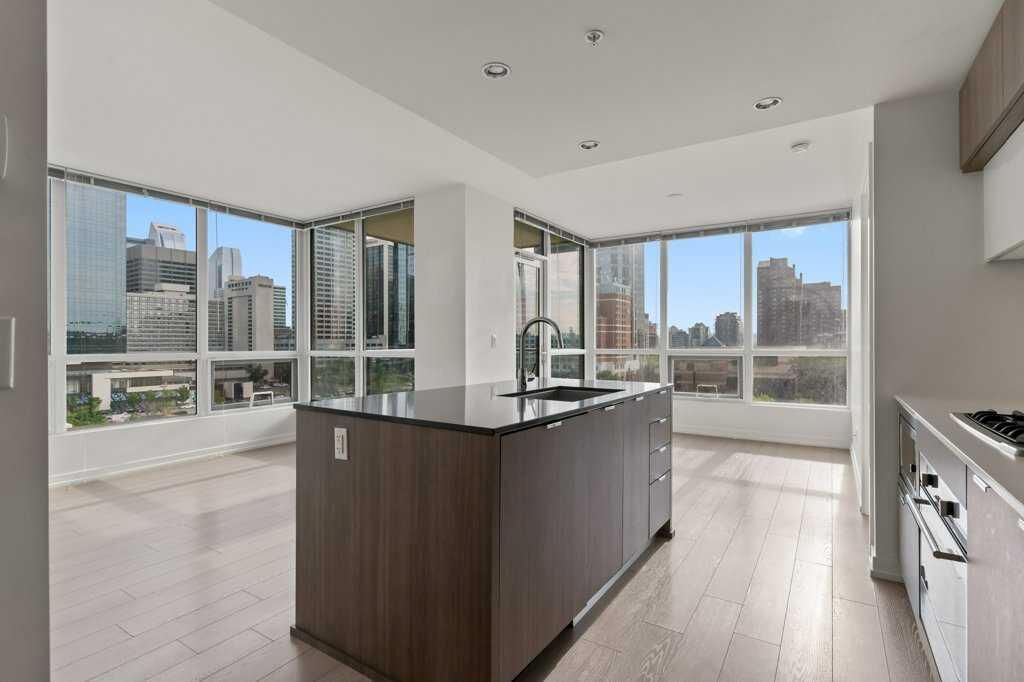 Property Photo:  128 2 Street SW 806  AB T2P 4V9 