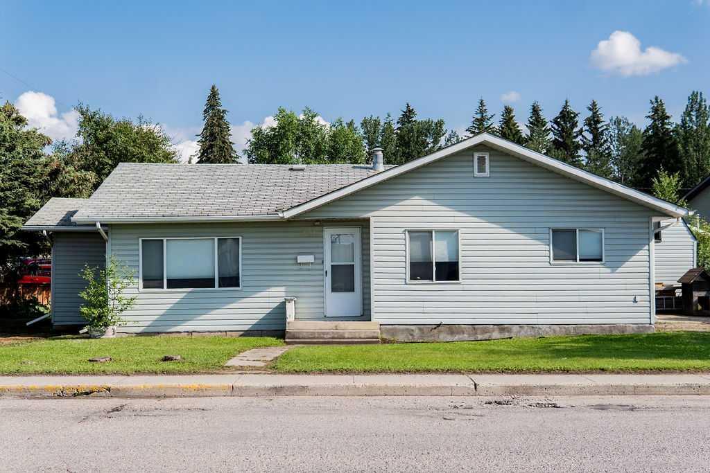 101 Wanyandi Avenue  Hinton AB T7V 1M6 photo