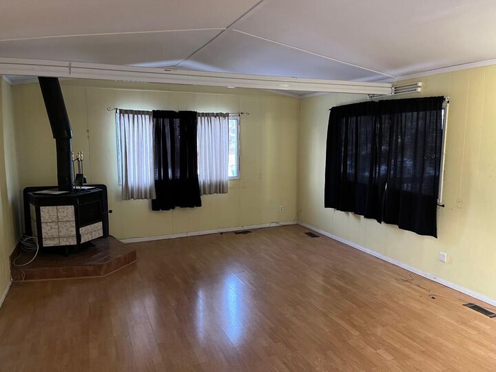 Photo de la propriété:  9913 80 Avenue  AB T8S 1A9 