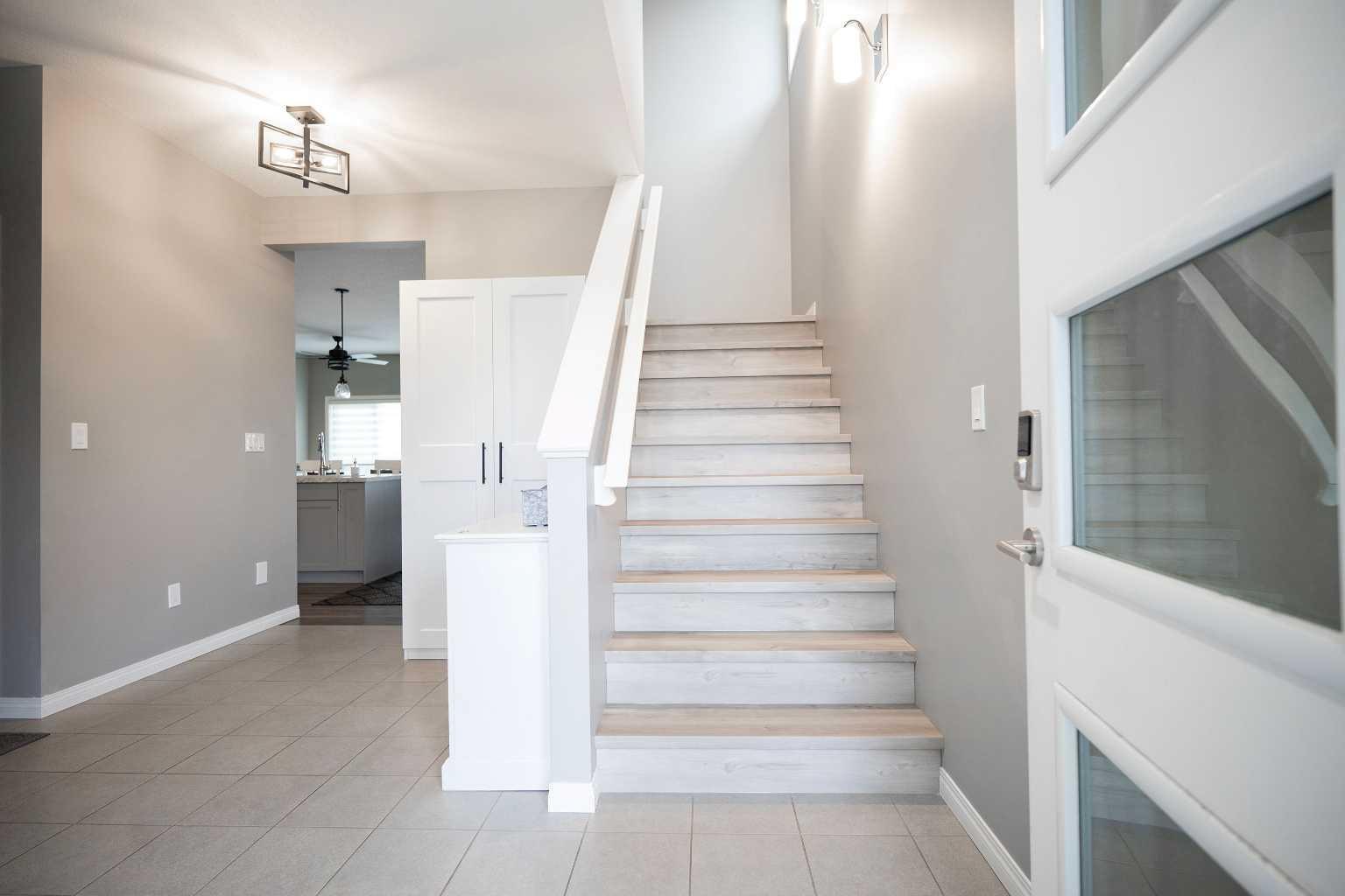 Property Photo:  93 Lindman Avenue  AB T4R 0S7 