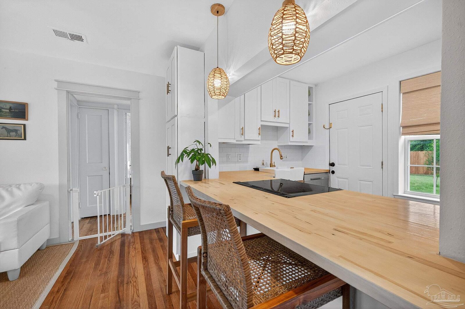 Property Photo: 310 Greve Rd FL 32507
