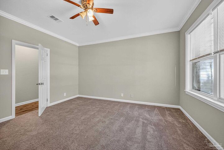 Property Photo: 921 Lisa Hill Dr FL 32533