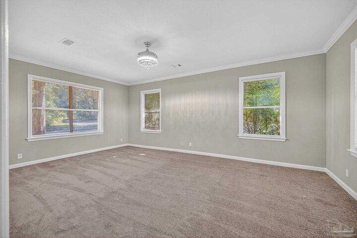 Property Photo: 921 Lisa Hill Dr FL 32533