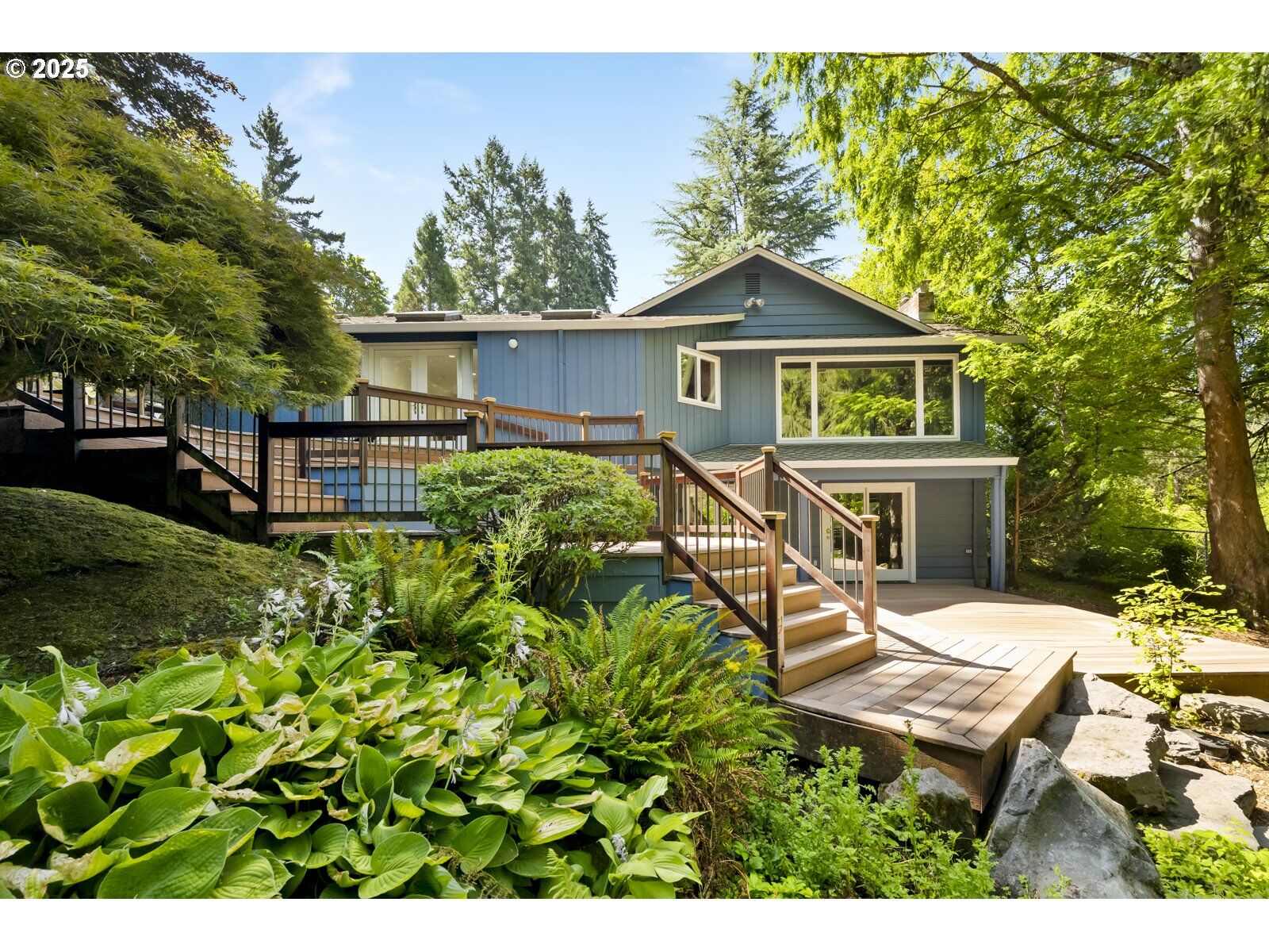 Property Photo:  5701 SW Hamilton St  OR 97221