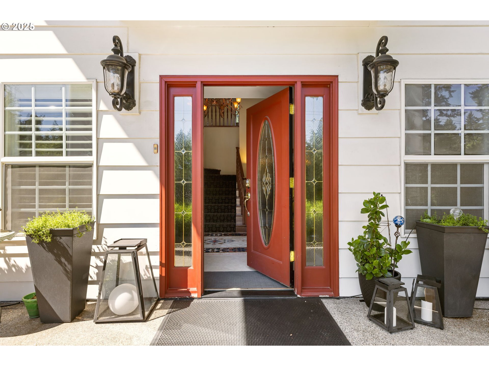 Property Photo: 1505 Country Club Rd OR 97034
