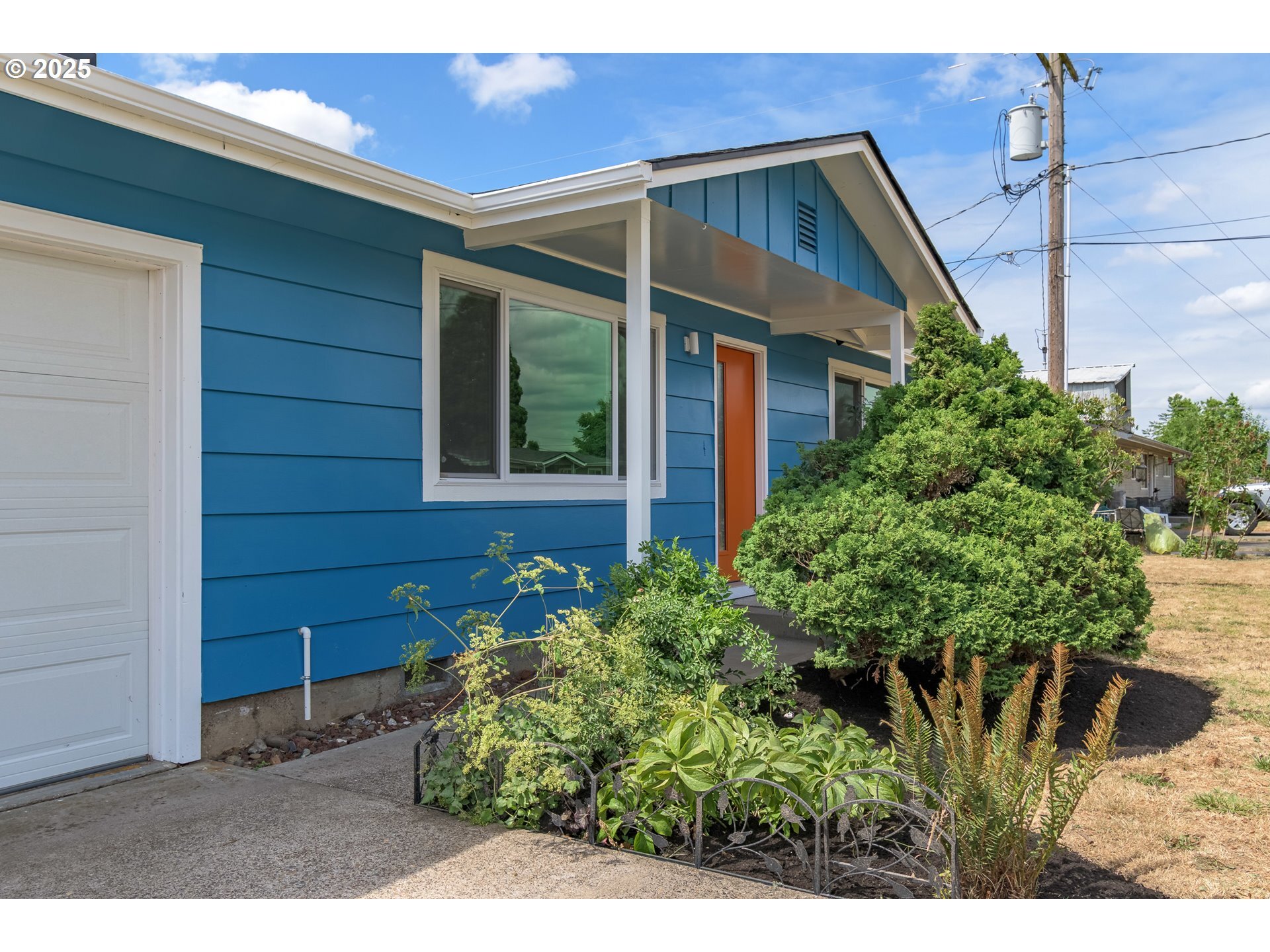 Property Photo:  5495 J St  OR 97478 