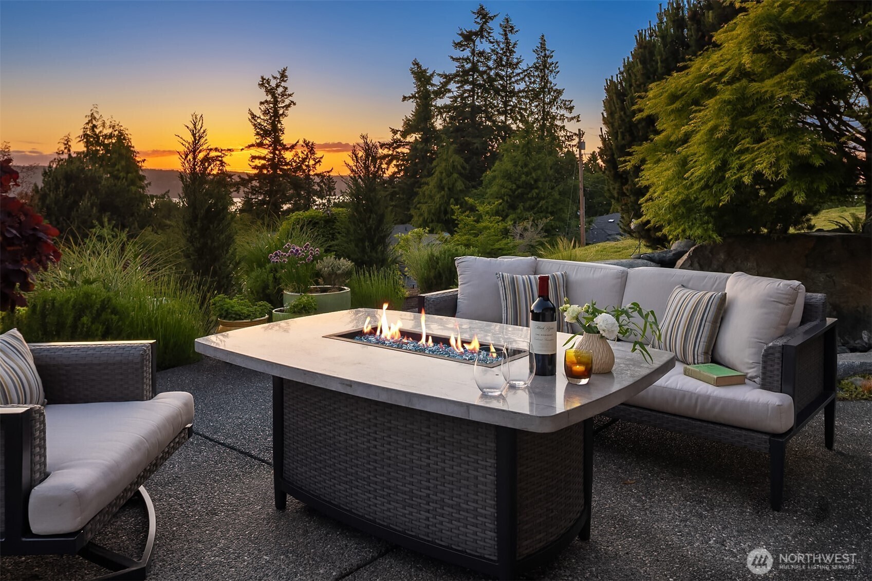 Property Photo: 1602 Washington Avenue WA 98275