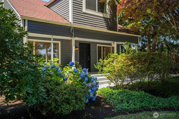 Property Photo:  320  Township Street  WA 98284 