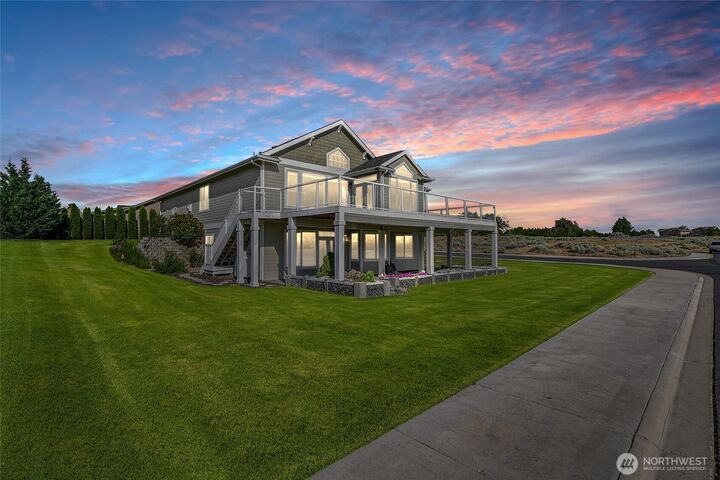 Property Photo: 6401 Farrer Way NE WA 98837