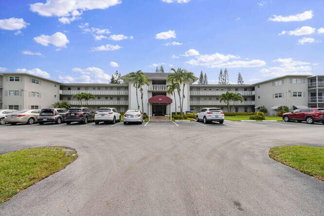 Property Photo: 1000 Hillcrest Court 214 FL 33021