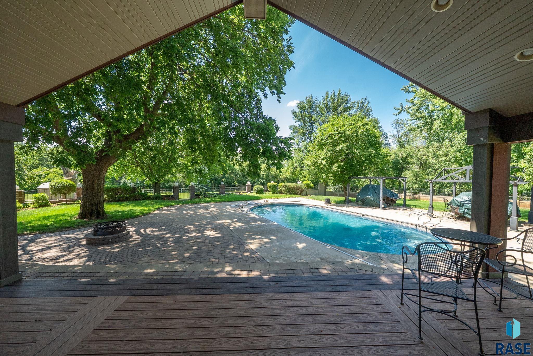 Property Photo: 25463 473rd Ave SD 57003