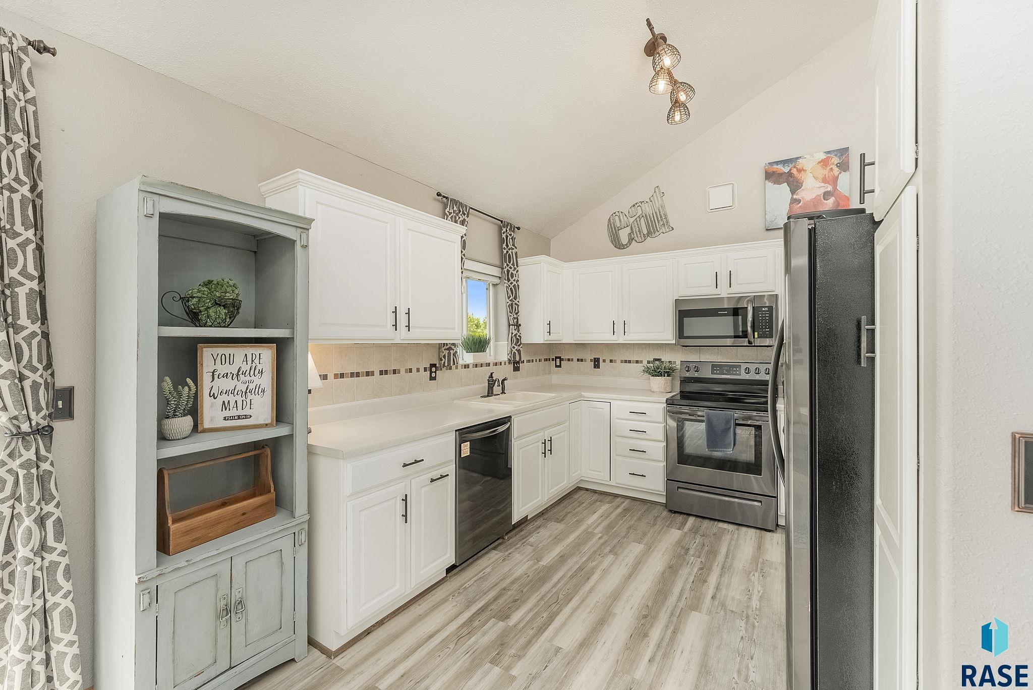 Property Photo: 27295 Sequoia Ave SD 57064
