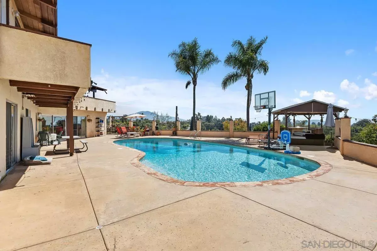 Property Photo:  4816 Redondo Dr  CA 91941 