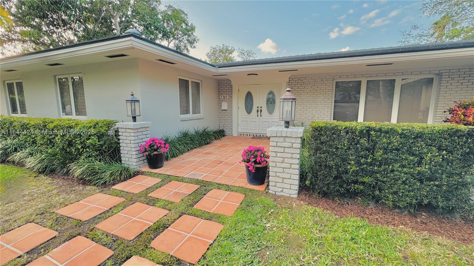 7365 SW 122nd St  Pinecrest FL 33156 photo