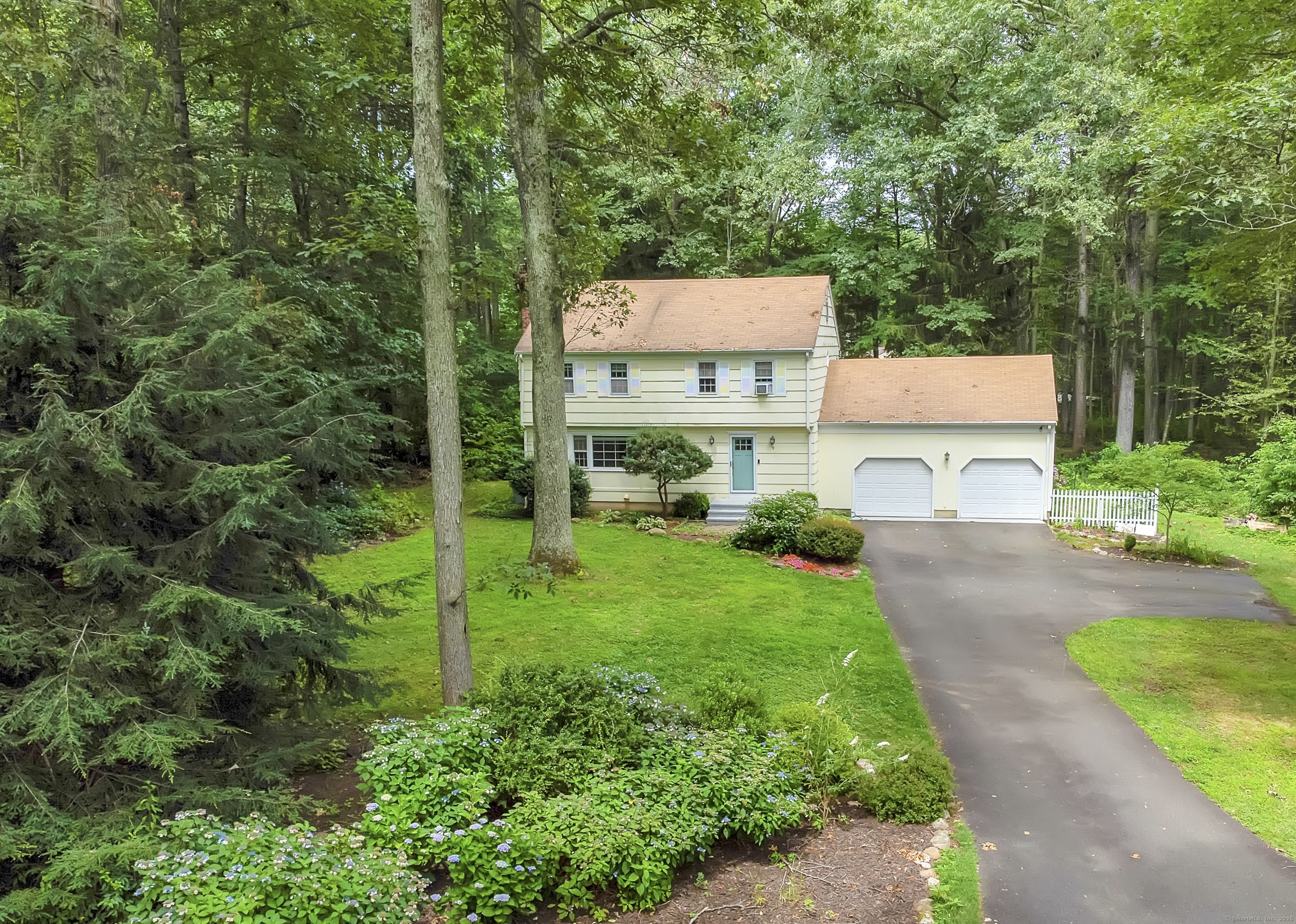 Property Photo:  9 Monroe Lane  CT 06443 