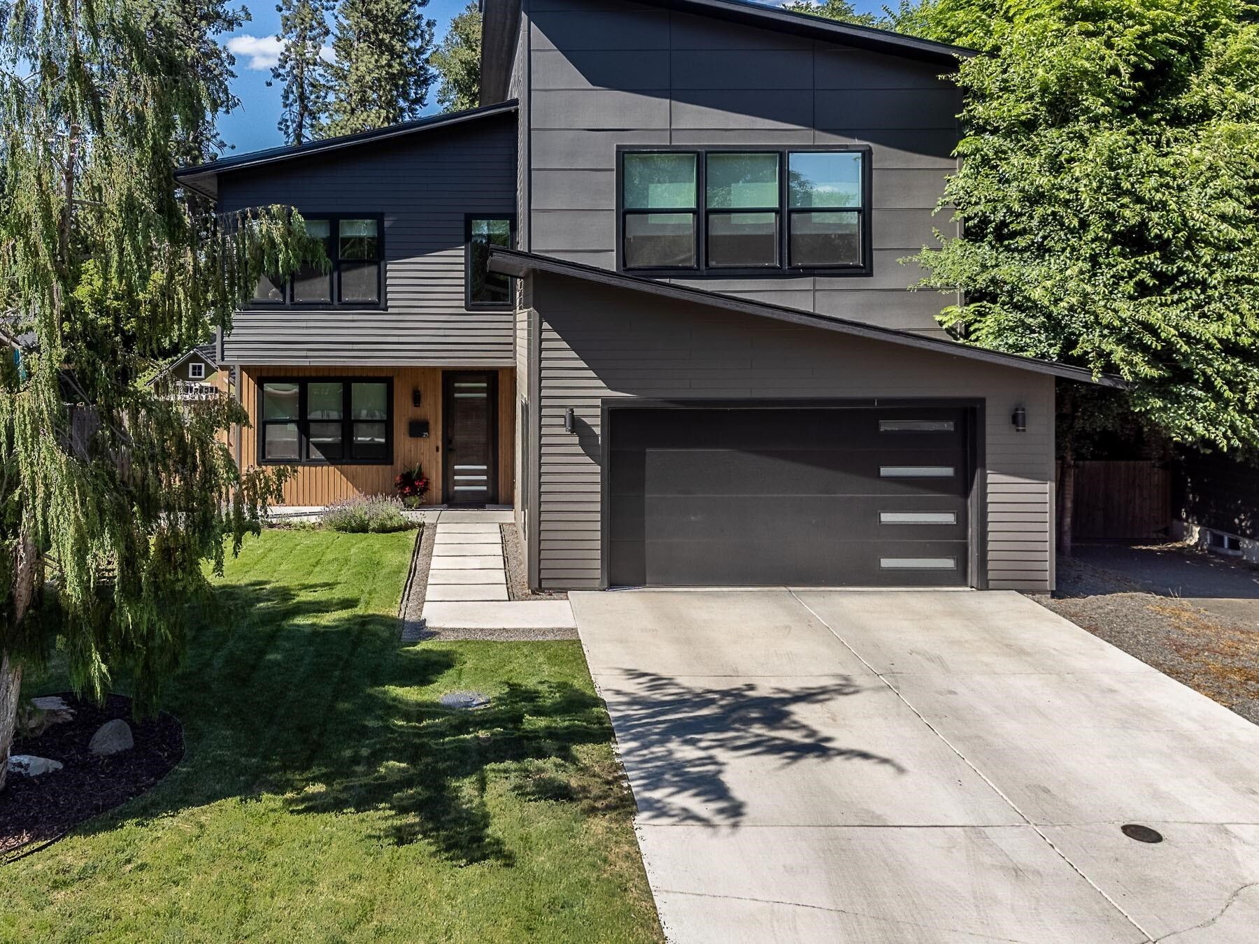 Property Photo: 25 E 30th Ave WA 99203