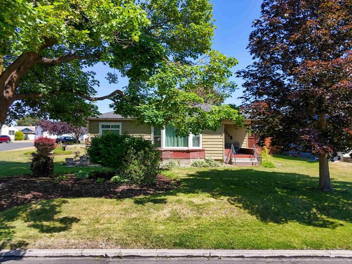2118 N Hemlock St  Spokane WA 99205 photo