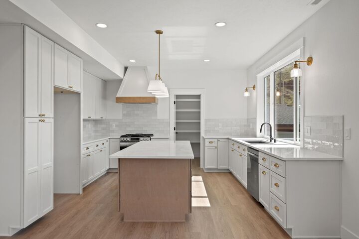 Property Photo:  20218 E 10th Ct  WA 99016 