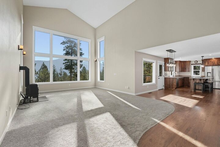 Property Photo:  715 S Greenridge Dr  WA 99019 