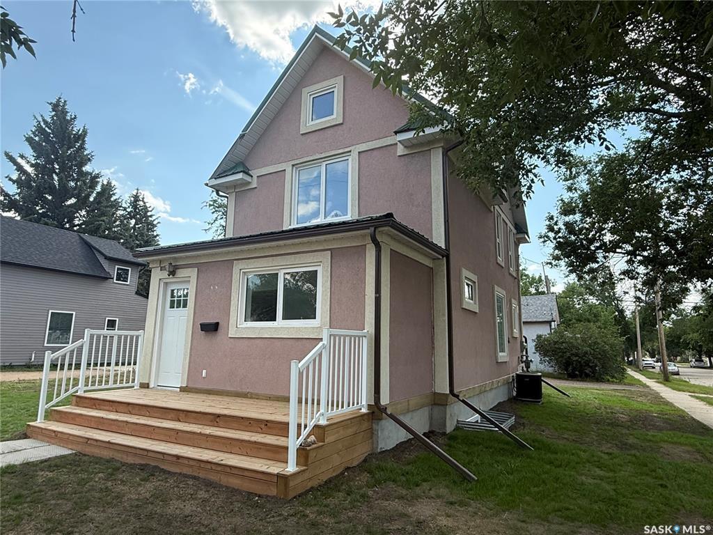 301 3rd Street S  Weyburn SK S4H 2C5 photo
