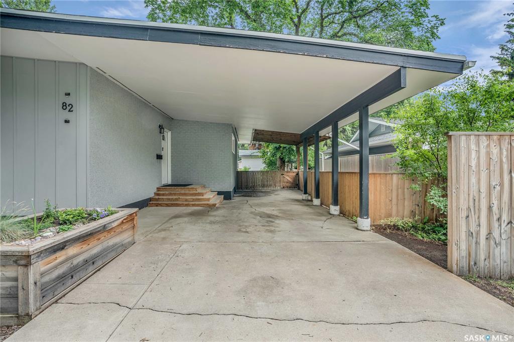 Property Photo: 82 Phillips Crescent SK S7H 3N1