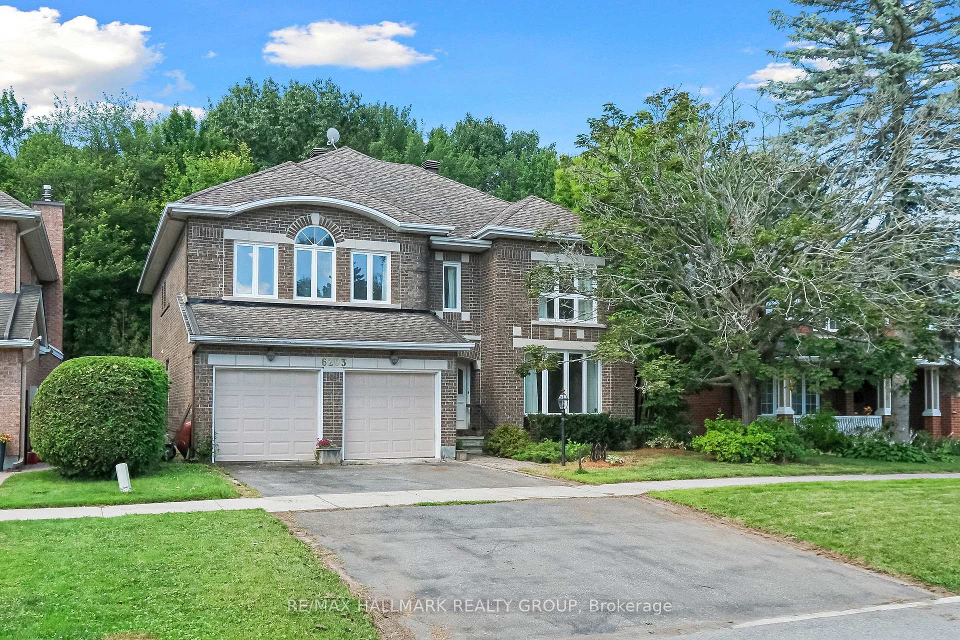 Property Photo:  6203 Beausejour Drive  ON K1C 8E4 