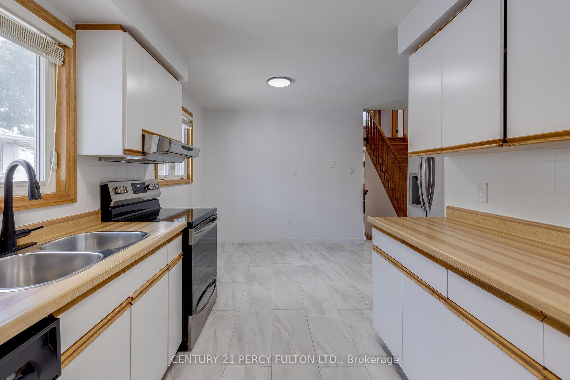 Property Photo:  59 Vanbrugh Avenue  ON M1N 3T1 