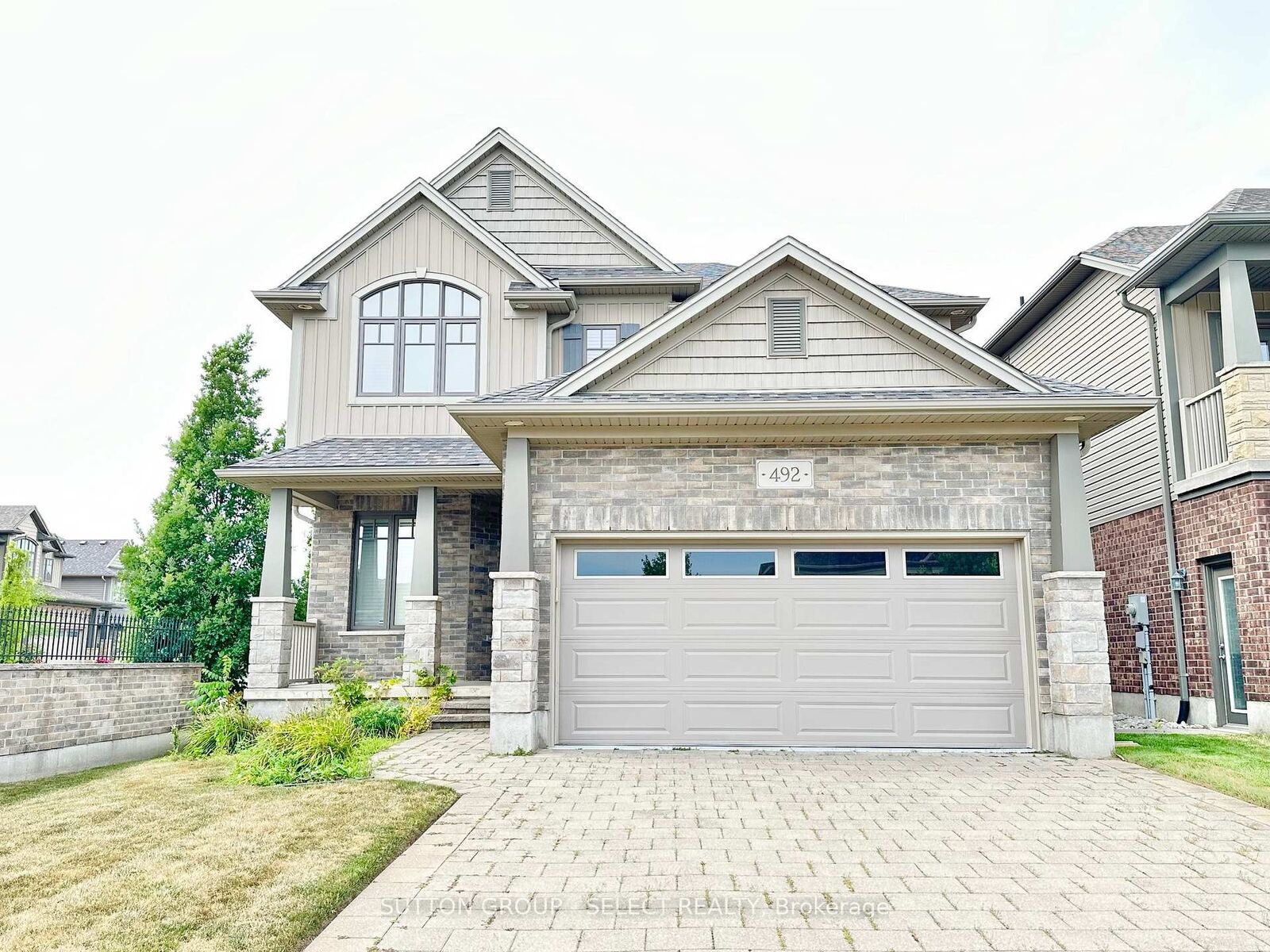 Photo de la propriété: 492 Skyline Avenue ON N5X 4B3