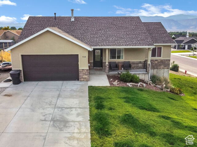 Property Photo: 724 E 70 S UT 84642